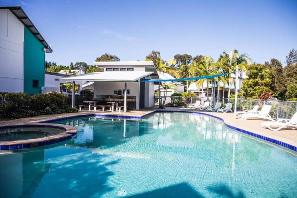 Apartment 2 Bedroom In Tropical *