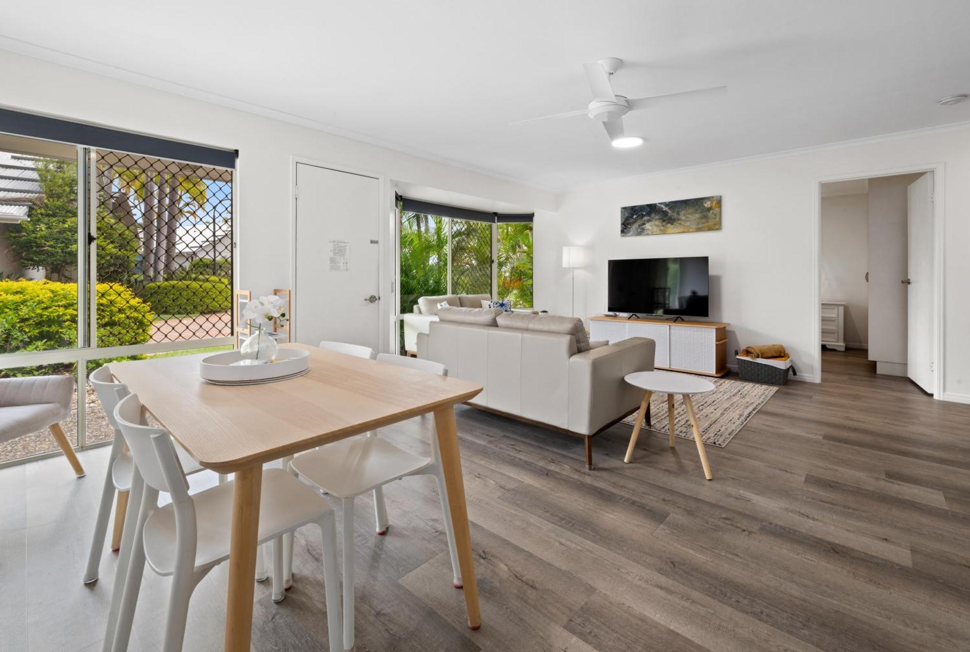 Apartment 2 Bedroom In Tropical